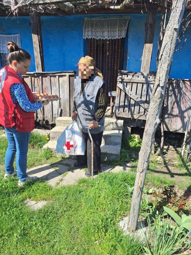 667325640 1266817205635624 6575161499959205214 n - Costești. Produse alimentare distribuite persoanelor vârstnice și celor cu venituri modeste