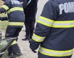 555982822 1306736468129765 4782925221665153450 n - Accident în Valea Ursului! A intrat cu mașina într-un cap de pod