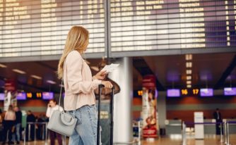 aeroport femeie călătorie