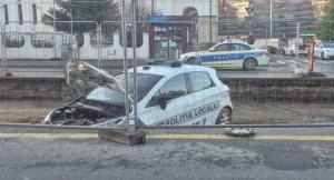 masina politie locala sine - Autospecială a Poliției Locale implicată într-un accident în Capitală. Un agent a ajuns la spital