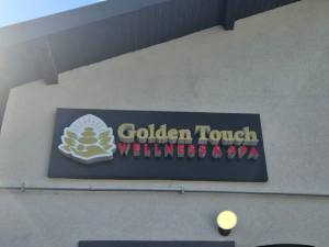 Golden Touch 1 - Golden Touch s-a deschis în Pitești. Locul unde „dispare” stresul – experiența unică de floating și ritualul japonez HeadSpa