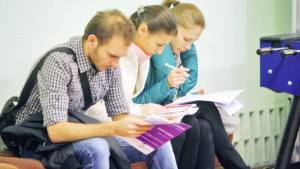 someri loc de munca - Rata șomajului din Argeș depășește media națională: peste 9.700 de șomeri sunt înregistrați la AJOFM!