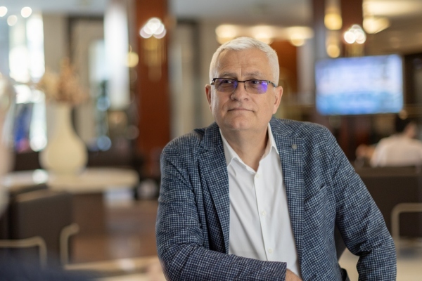 Ovidiu Dragoș Argeșanu
