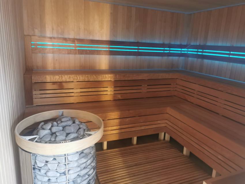 marcea sauna - După o zi obositoare, corpul și mintea au nevoie de resetare. La Marcea Sport, relaxarea devine rutină sănătoasă