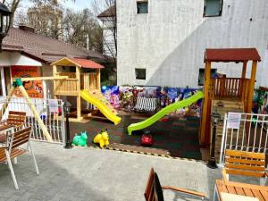 terasa Casa Argeseana 2 - Casa Argeșeană, gustul autentic al Piteștiului. Terasă generoasă, preparate tradiționale și atmosferă care te face să revii