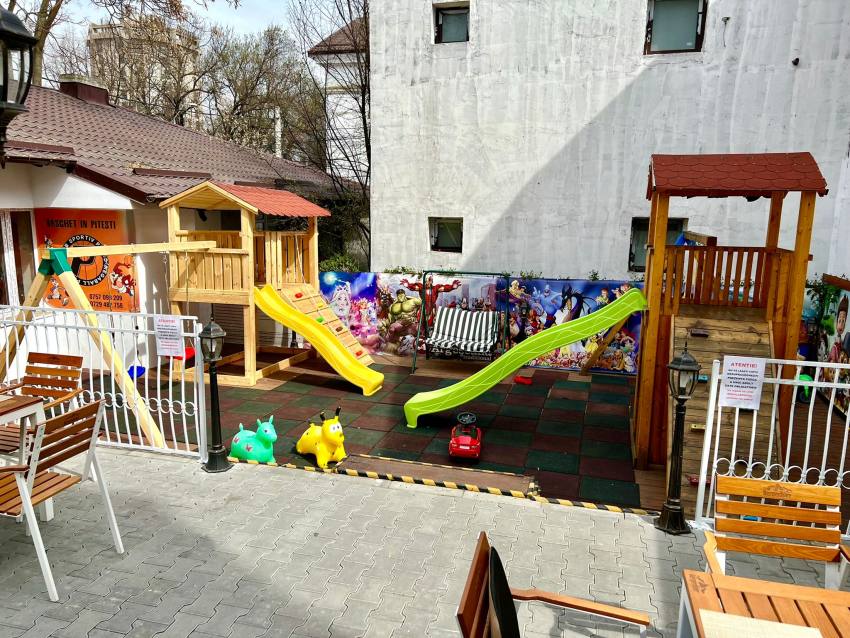 terasa Casa Argeseana 2 - Casa Argeșeană, alegerea ideală pentru aniversări și petreceri în familie