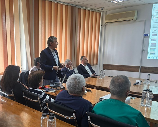 8e9d7d3a 20c2 470b baf8 d85c90fab9c1 1 - Laszlo Lorenzovici, prezent la Spitalul Județean Pitești. Are loc ședința Consiliului Medical
