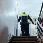 politie bloc mort orice ambulanta 768x576 1 - Tragedie la Mioveni. Un bărbat de 61 de ani a murit după ce a căzut de la etaj, pe casa scării
