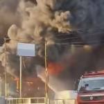 7596f84d a4e5 4585 89dd 5ca3779e77f6 - Incendiu violent la un depozit de cauciucuri. Trei persoane rănite
