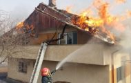 incendiu casă acoperiș