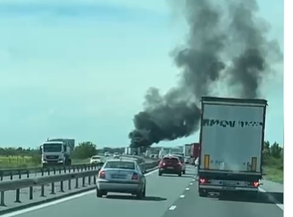 cats - (VIDEO) Incendiu pe A1. O autoutilitară a luat foc