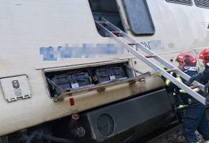 0DA0F65C 8E0C 41CA 914F 431F570D8DF6 - Trafic blocat pe DN7 din cauza unui incendiu: locomotiva unui tren a luat foc