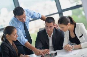 angajati birou - Argeșul a pierdut peste 1.700 de salariați în ultimul an