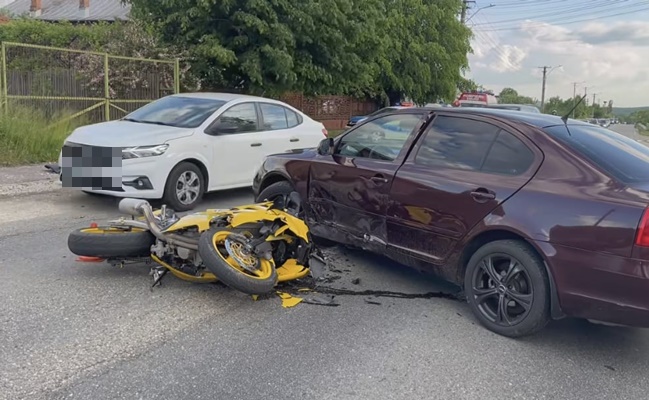 99739fd1 d129 41f2 980e d93de71c7bcc - Accident în Argeș. Motociclist transportat la spital