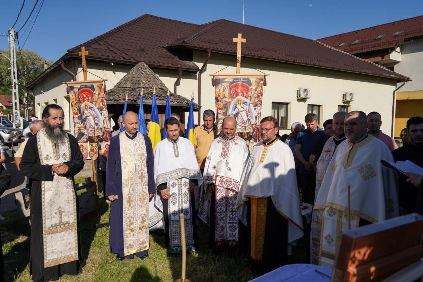 Binecuvântare Arhierească la hramul Parohiei Micești 6 Parohia argeșeană Micești
