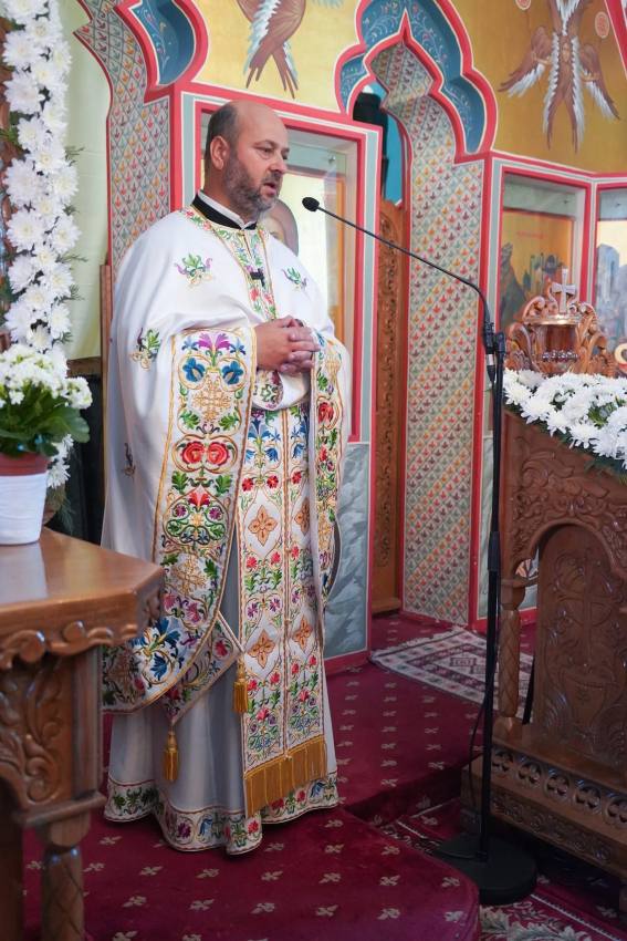 Binecuvântare Arhierească la hramul Parohiei Micești 5 Parohia argeșeană Micești
