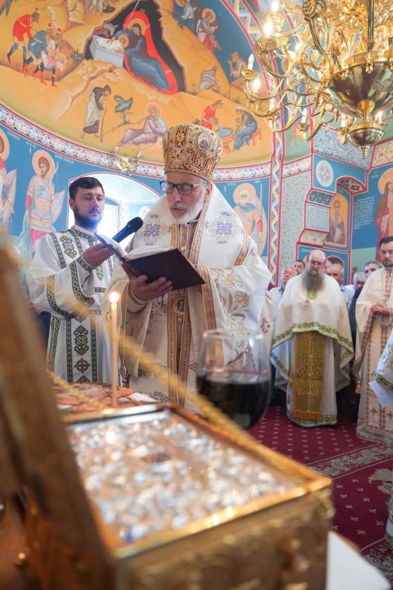 Binecuvântare Arhierească la hramul Parohiei Micești 2 Parohia argeșeană Micești