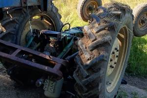 tractor răsturnat bărbat mort izvoru