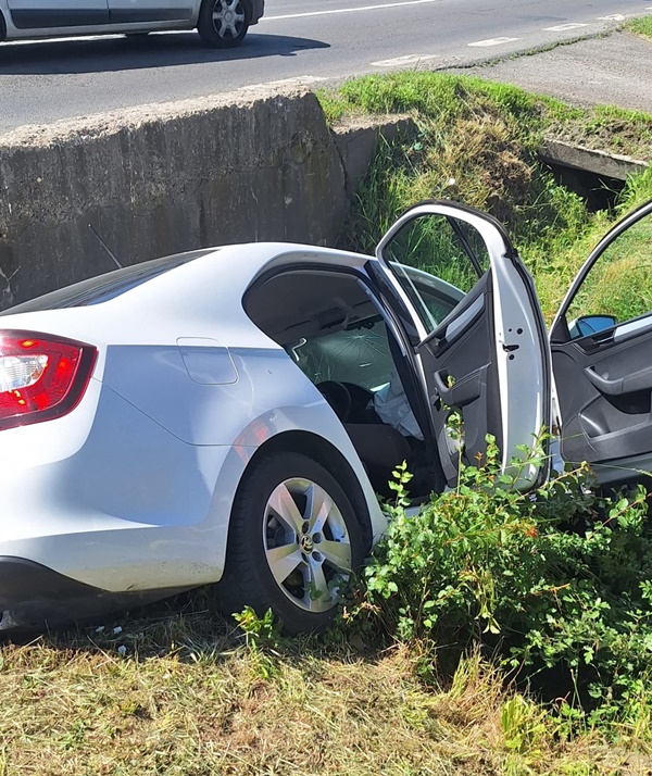 Accident grav în Bascov. A ajuns cu mașina în șanț 1 9eaa8330 57cf 4b81 8005 1587f5e980bd - Accident grav în Bascov. A ajuns cu mașina în șanț