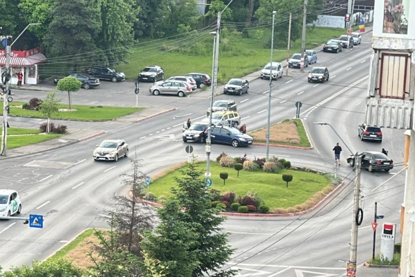 PITEȘTI: Accident neobișnuit lângă Dedeman. 3 mașini implicate 1 accident Dedeman Pitești (1)