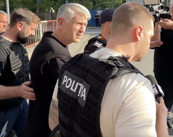 Cristian Pomohaci, reținut pentru 24 de ore într-un dosar de agresiune sexuală asupra minorilor FOTO dejeanul.ro