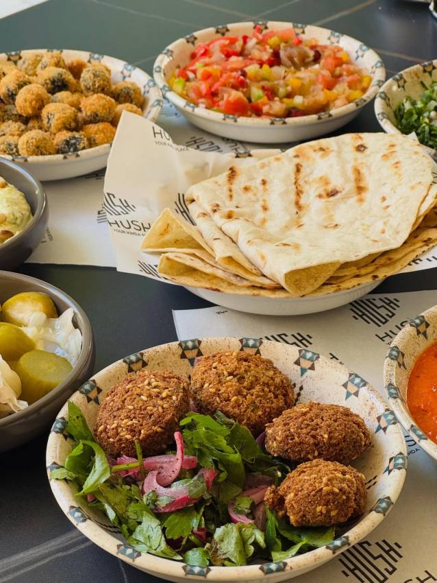 Grand mezze la Hush Pitesti