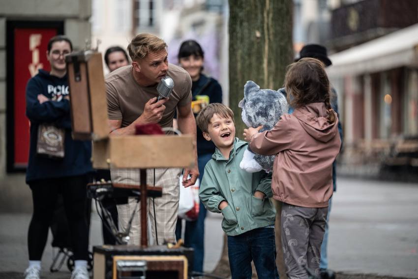 „Paris en fête” - spectacol susținut duminică la Pitești de artistul francez WILLSTREET! 3 WILLSTREET la Pitesti