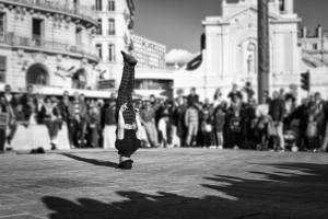 710799520 1446513504169659 2188473414844579829 n - „Paris en fête” - spectacol susținut duminică la Pitești de artistul francez WILLSTREET!