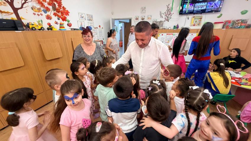 Cadouri oferite copiilor din comuna Bradu cu ocazia zilei de 1 Iunie 1 la Bradu