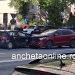 2bf4d4e0 23cf 4cad 80f2 4a8e94e3ed0c - Trafic dat peste cap în Pitești. Impact violent între 2 mașini