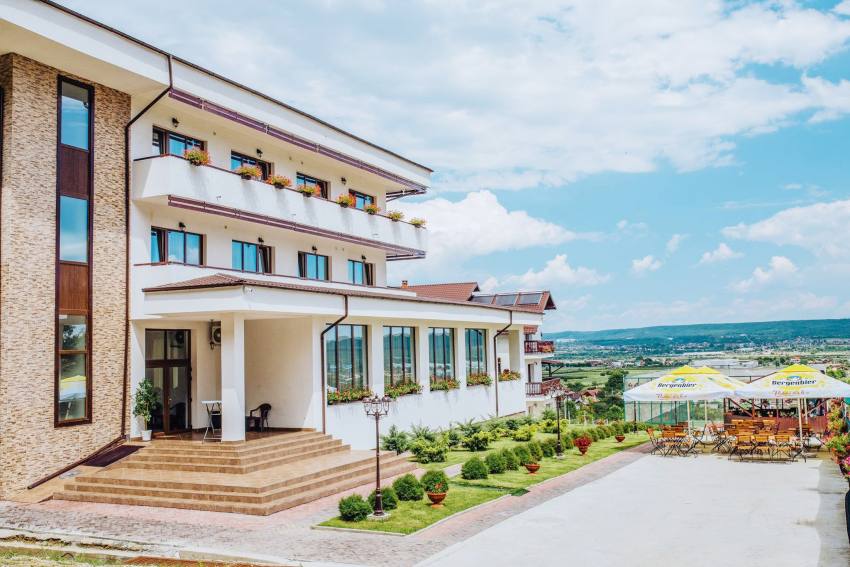 De la pensiune pentru turiști la cămin pentru seniori. O cunoscută unitate de cazare din Mărăcineni și-a schimbat destinația 1 pensiunea diana - De la pensiune pentru turiști la cămin pentru seniori. O cunoscută unitate de cazare din Mărăcineni și-a schimbat destinația
