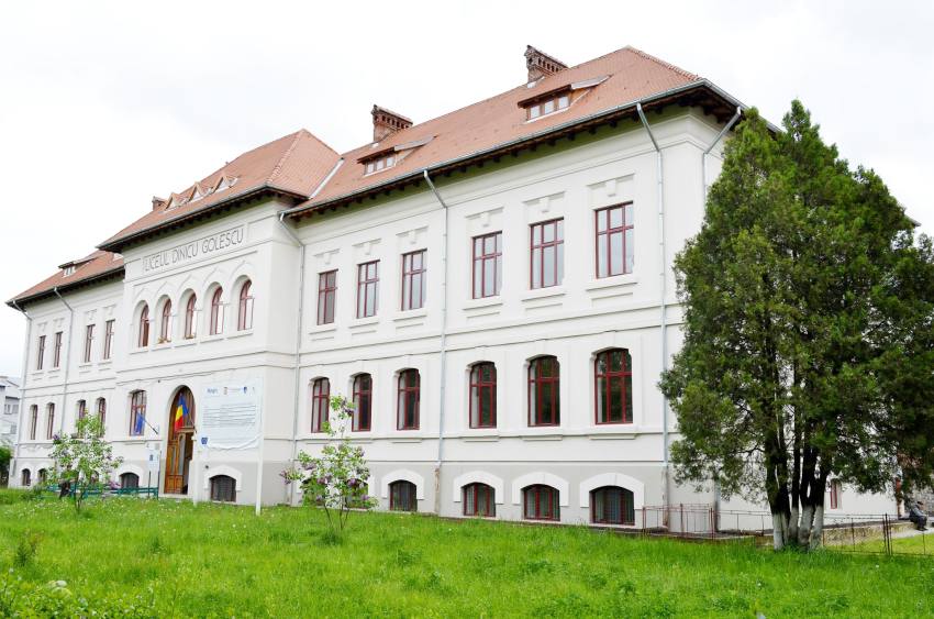 Colegiul National Dinicu Golescu Campulung - Totul despre evaluarea națională și locurile la liceele din Argeș!
