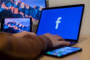 Facebook a picat