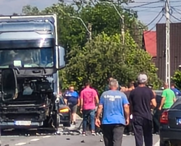 e3b0ca95 f3cb 4f59 8b32 2c7634ce6cf7 - 4 persoane, printre care și un copil, au ajuns la spital în urma accidentului de la Valea Ursului. Un bărbat a fost resuscitat