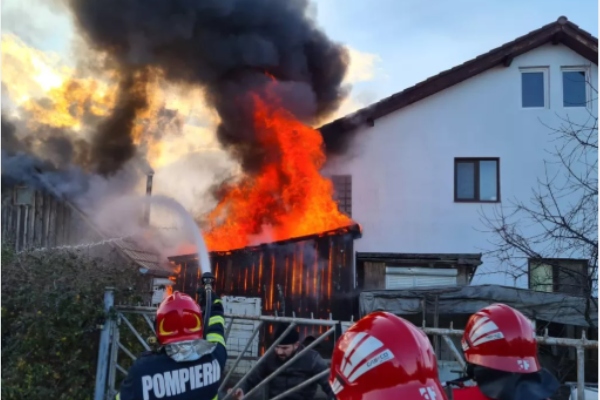 incendiu anexă