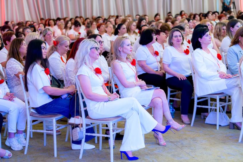 Deputata Simona Bucura-Oprescu, reconfirmată în funcția de președintă OFSD Argeș 16 726827597 1033702899229611 4025779804964114605 n - Deputata Simona Bucura-Oprescu, reconfirmată în funcția de președintă OFSD Argeș
