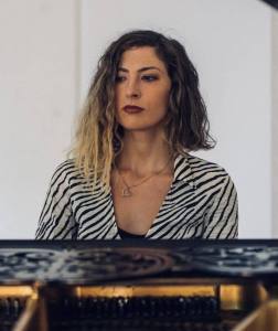Ana Nedelcu - O violonistă de 13 ani urcă pe scena Filarmonicii Pitești într-un recital special dedicat iubitorilor muzicii clasice