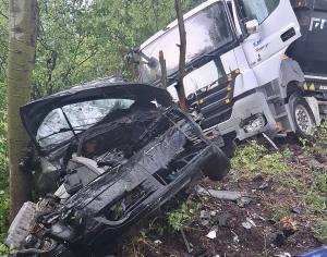 68d9ba8d 2d56 4f1d 9d93 0eeccb7cb658 - Accident cu victime la Aninoasa. Impact violent între o autobasculantă și o mașină