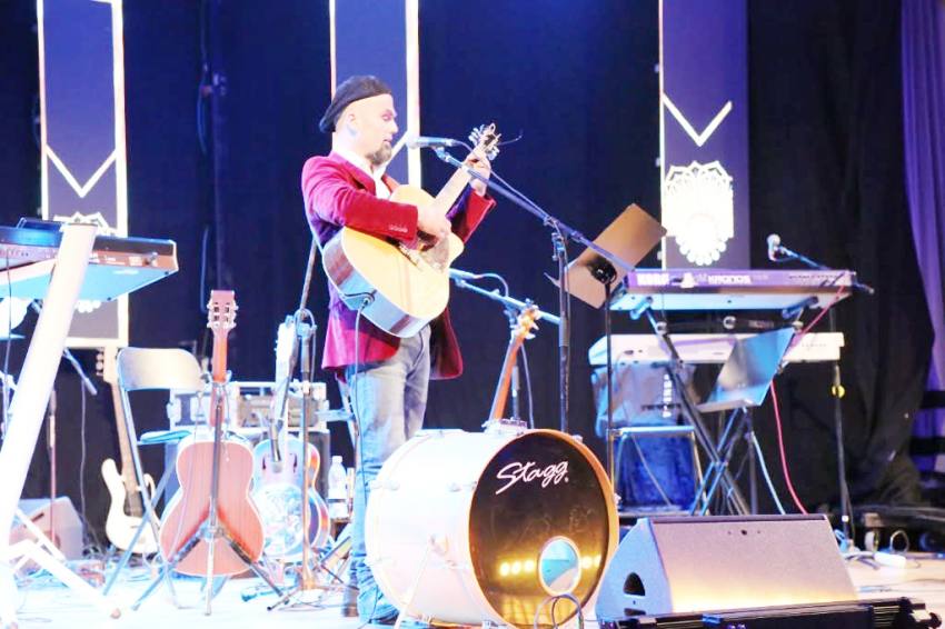 CC Pitesti MC Graila - „Tom și Jerry în română...” - spectacol de folk-hop la Centrul Cultural Pitești