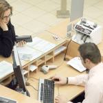 credit banca - Consilier bancar - trimis în judecată după ce i-a făcut unui bărbat un credit de 52.000 de lei fără știrea lui!