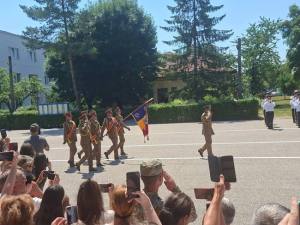 gentea garnizaoana 4 - Ceremonie militară la Pitești de Ziua Drapelului Național. Promoția 2026 de subofițeri a depus jurământul