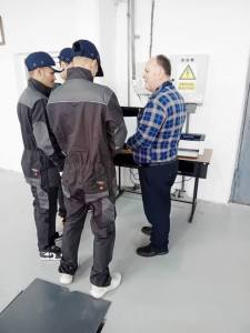 mecanica1 - Liceul Tehnologic Auto Curtea de Argeș, șansa ta să îți iei permisul auto fără bani!