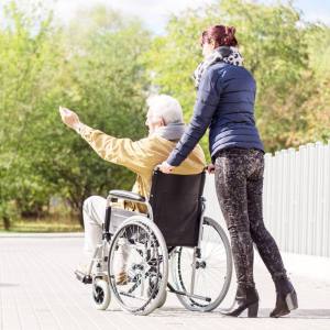 indemnizatie asistenti personali 1 - Cresc indemnizațiile și salariile pentru asistenții persoanelor cu handicap grav