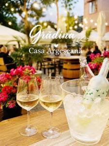 casa argeseana 5 - Grădina CASA ARGEȘEANĂ – o oază de verdeață și gust autentic în inima orașului!