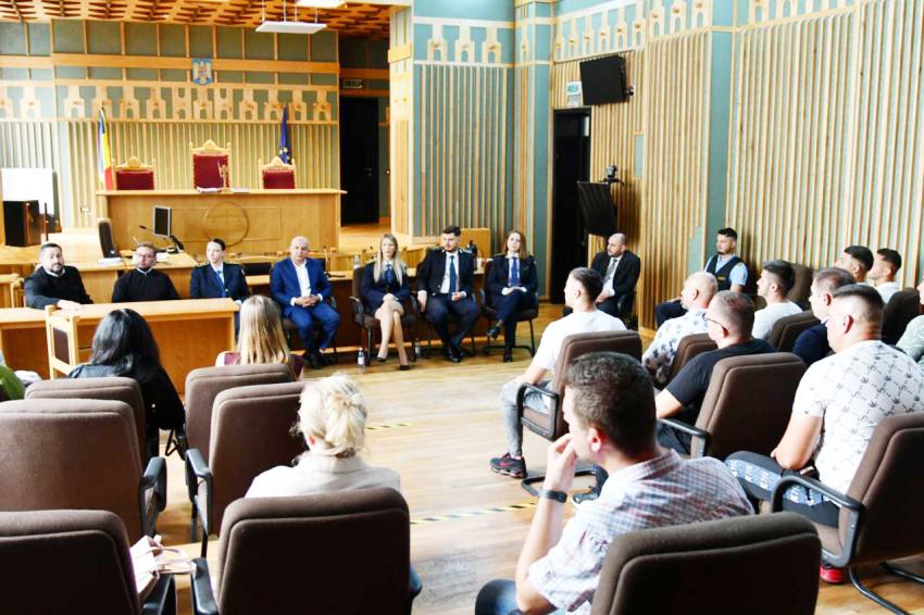 dezbatere privind reintegrarea detinutilor in societate 7 - Marius Buga - printre deținuții de la Mioveni care au stat față în față cu judecătorii