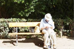 card bancomat - Asistentă personală de la Primăria Rucăr – acuzată că i-a luat banii de pe card unui bătrân