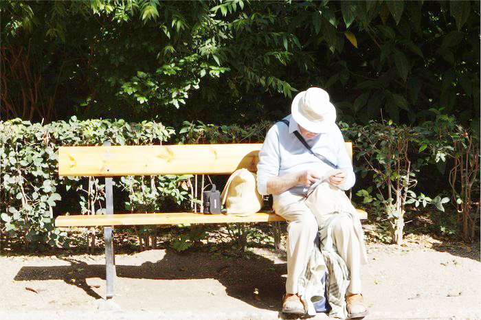 card bancomat - Asistentă personală de la Primăria Rucăr – acuzată că i-a luat banii de pe card unui bătrân