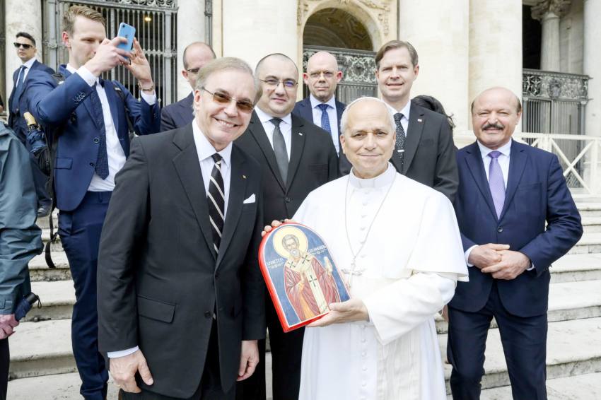 icoana pictata de un preot argesean daruita Papei 3 - O icoană pictată de un preot din Argeș a ajuns în mâinile Papei Leon al XIV-lea