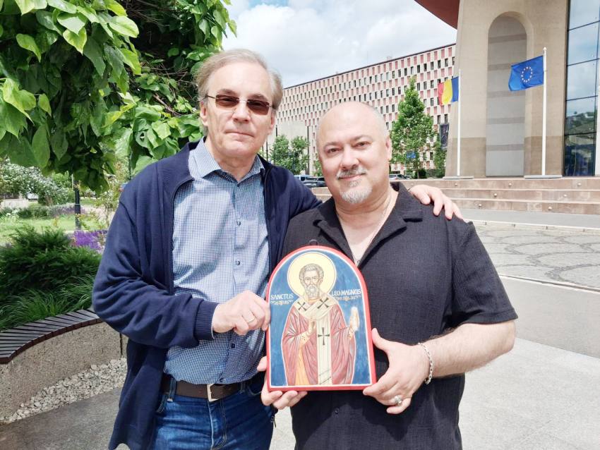 icoana pictata de un preot argesean daruita Papei 4 - O icoană pictată de un preot din Argeș a ajuns în mâinile Papei Leon al XIV-lea