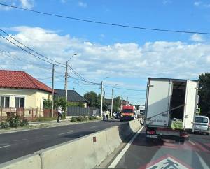 057322bc 9a20 4051 8032 c50214ab5e2a 2 - Accident la Mărăcineni. Trafic blocat